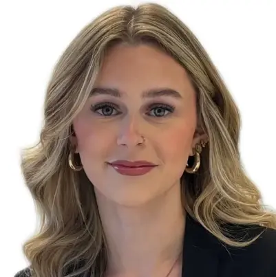 Hannah Chave Headshot