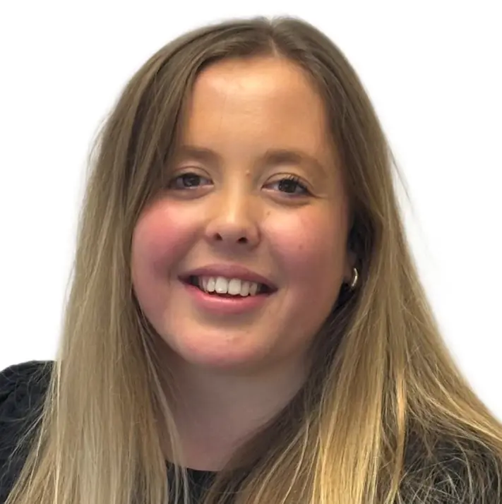 Molly Robinson Headshot